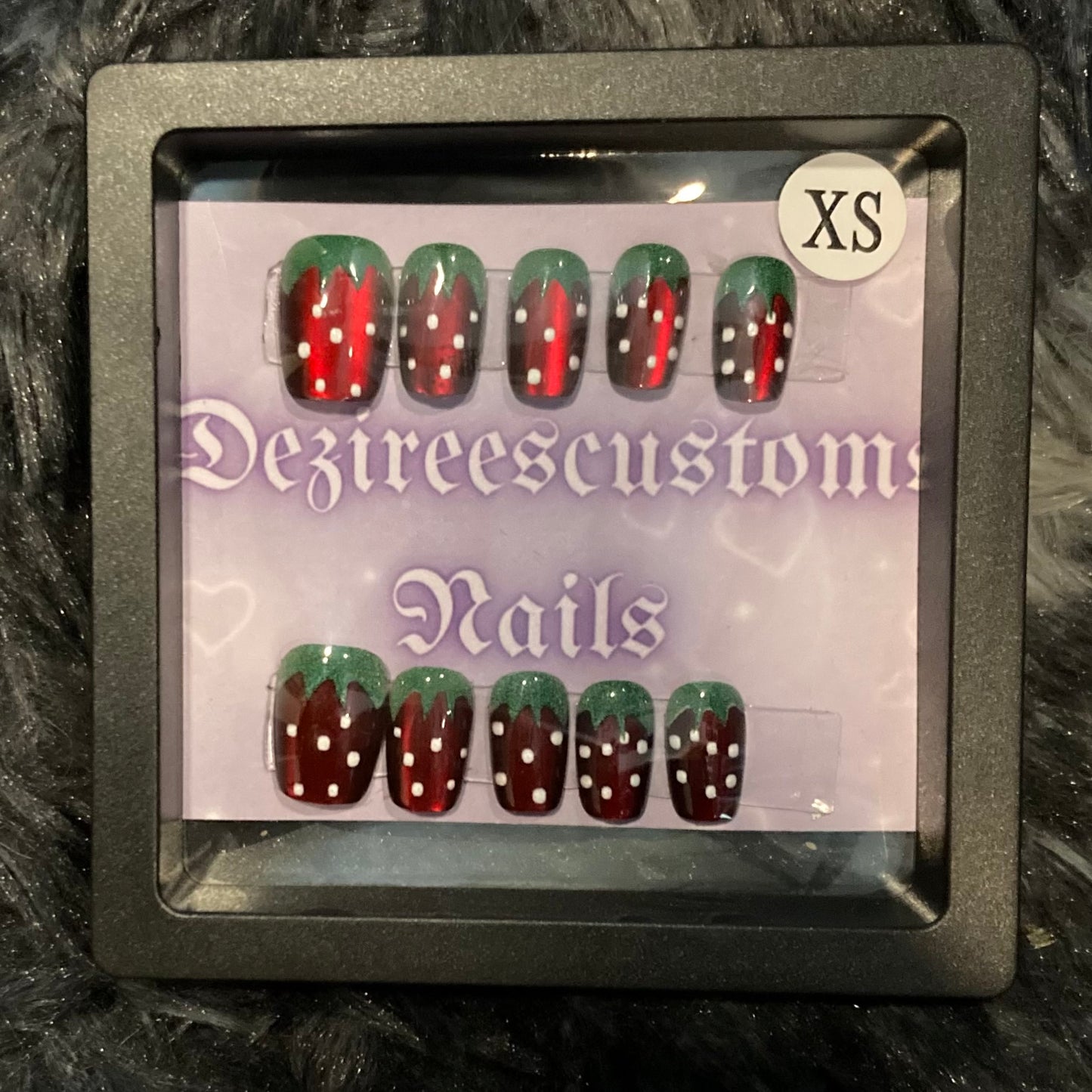 Strawberry short press on nails SIZE : XS