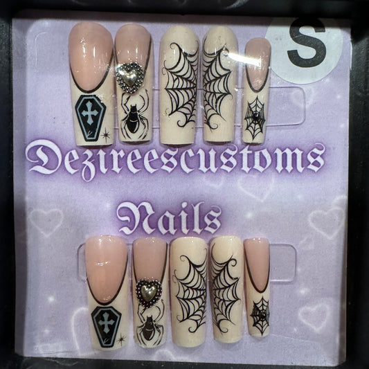 Cream spiderweb press on nails SIZE: S